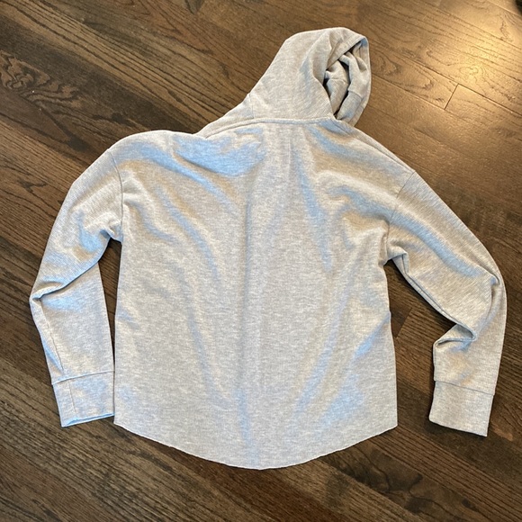 American Eagle Proud Plant Mom Waffle Knit Hoodie Cropped XS Gray Hooded Shirt - Picture 7 of 7